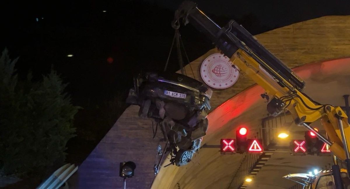 Otomobil tünel girişindeki duvara çarptı; 1 ölü