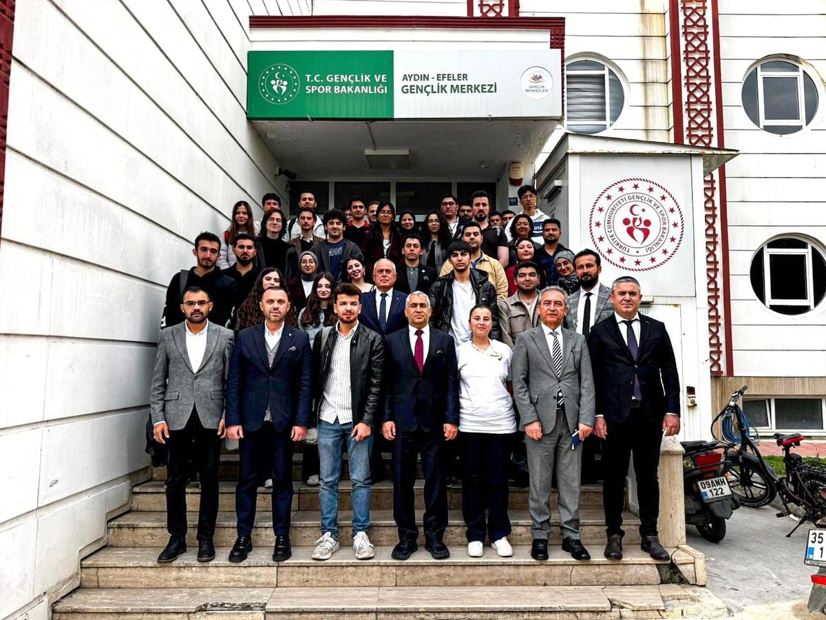 Rektör Kent öğrencilerin sorularını yanıtladı