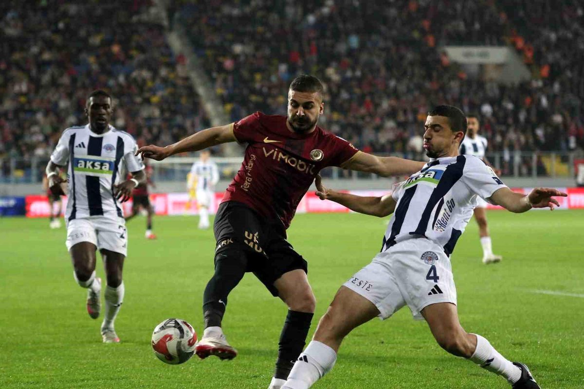 Trendyol Süper Lig: Gençlerbirliği: 2 Kasımpaşa: 2 (ilk yarı)