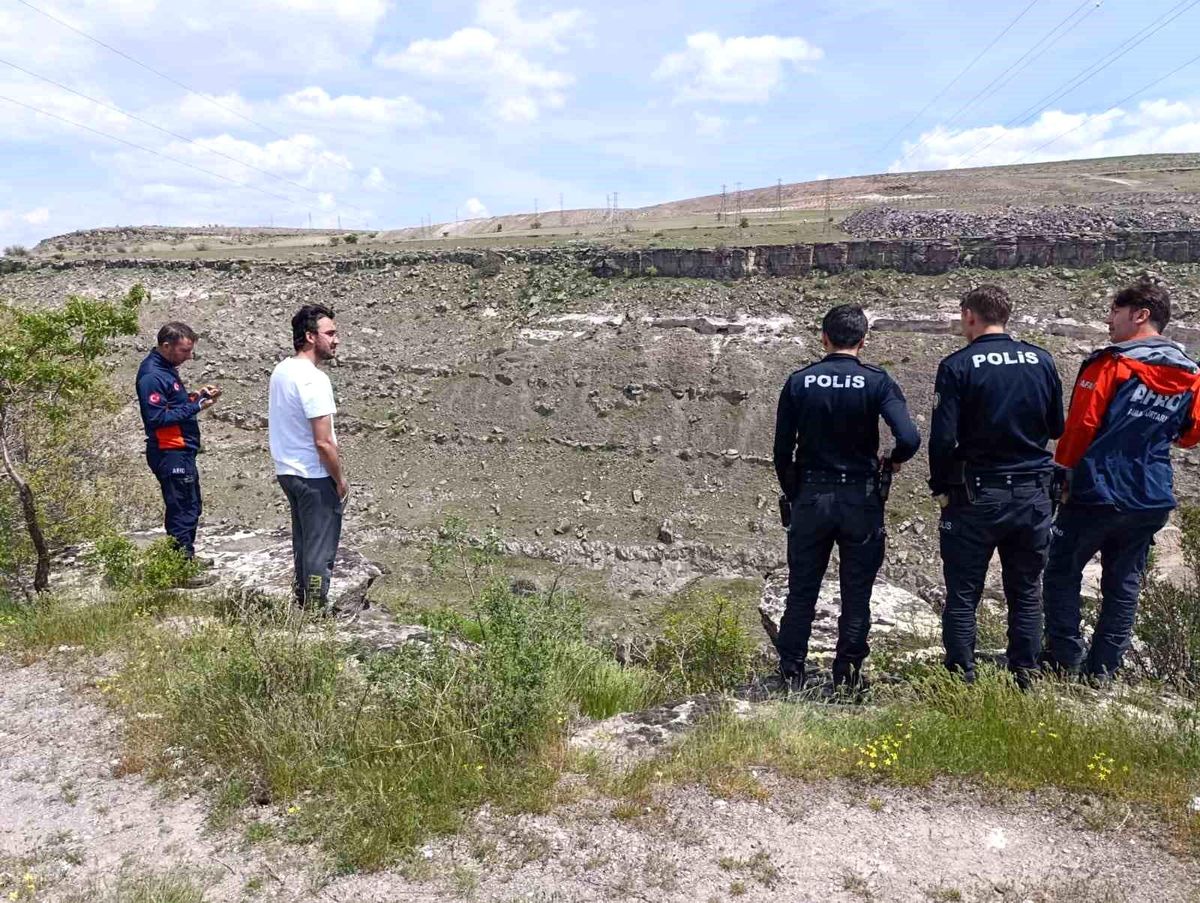 Kayseri'de viyadükte mahsur kalan genç kurtarıldı