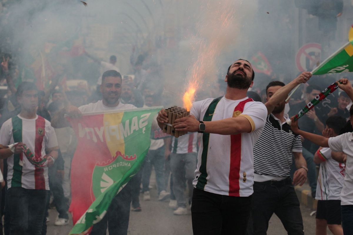Yorgun mermi isabet etti! Diyarbakır'da şampiyonluk kutlamalarında 2 yaralı
