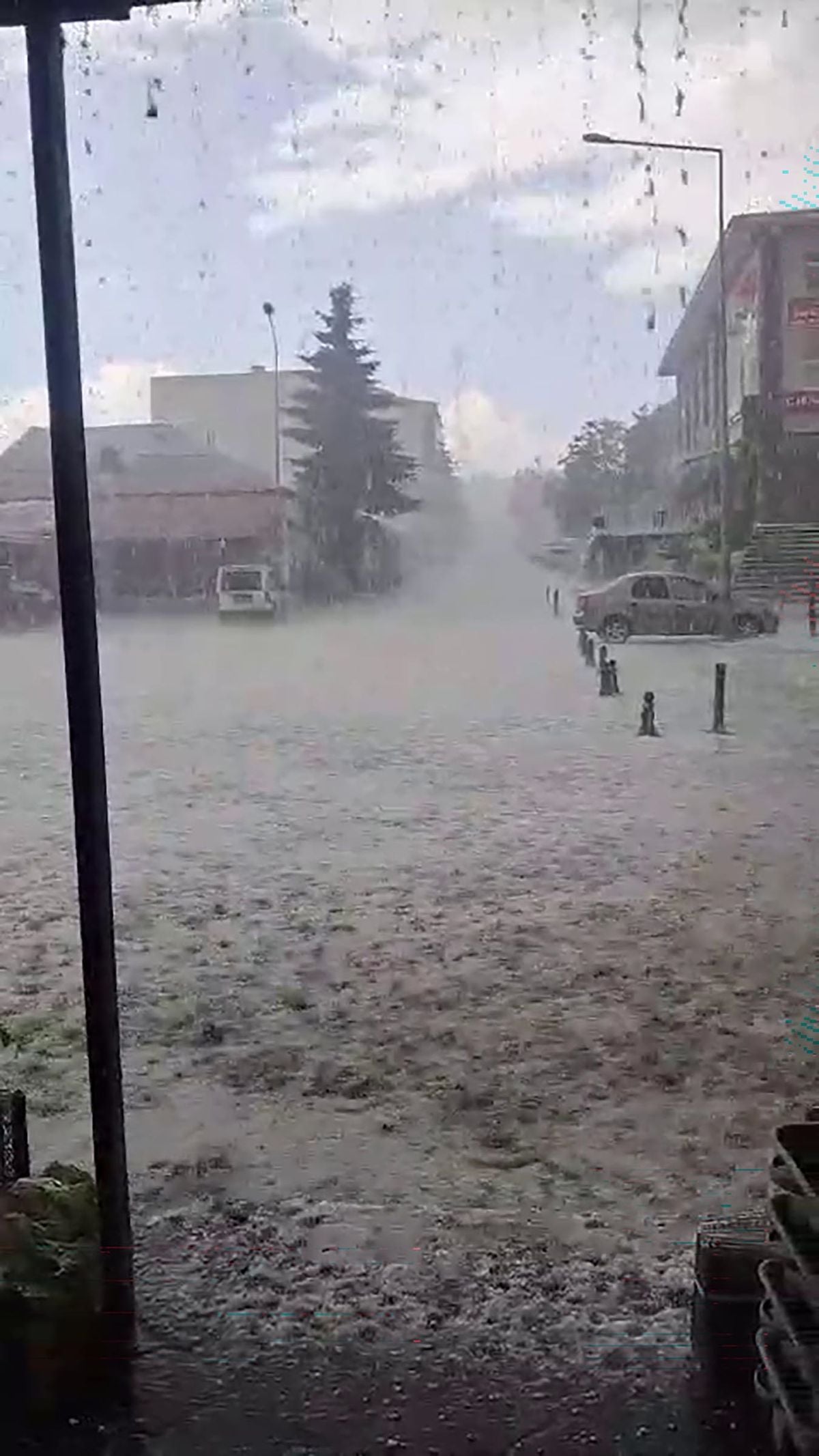 Kars'ta sağanak ve dolu, sele neden oldu