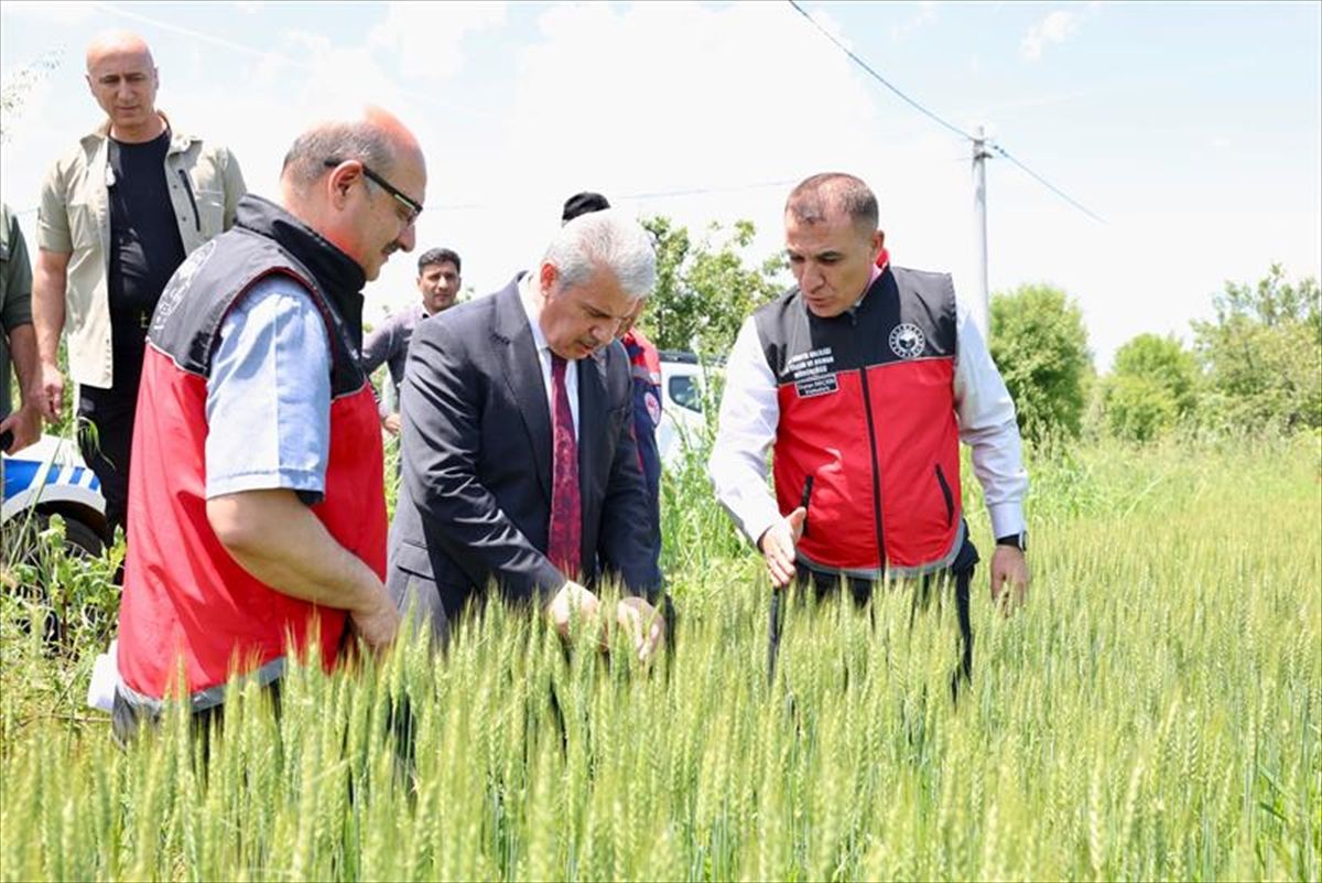 Konya Valisi Akın, Akşehir'de selden etkilenen bölgelerde incelemelerde bulundu