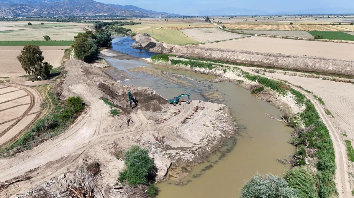 Menderes Nehri'nde ıslah çalışmaları sürüyor