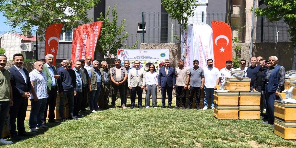 Şırnak'ta 25 üreticiye yüzde 75 hibeli arıcılık ekipmanı dağıtıldı
