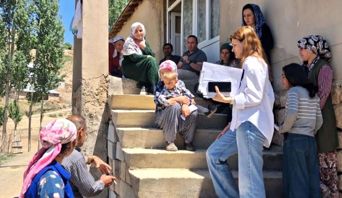 Yüksekova'da çiftçilere yönelik sağlık taraması ve brusella eğitimi verildi