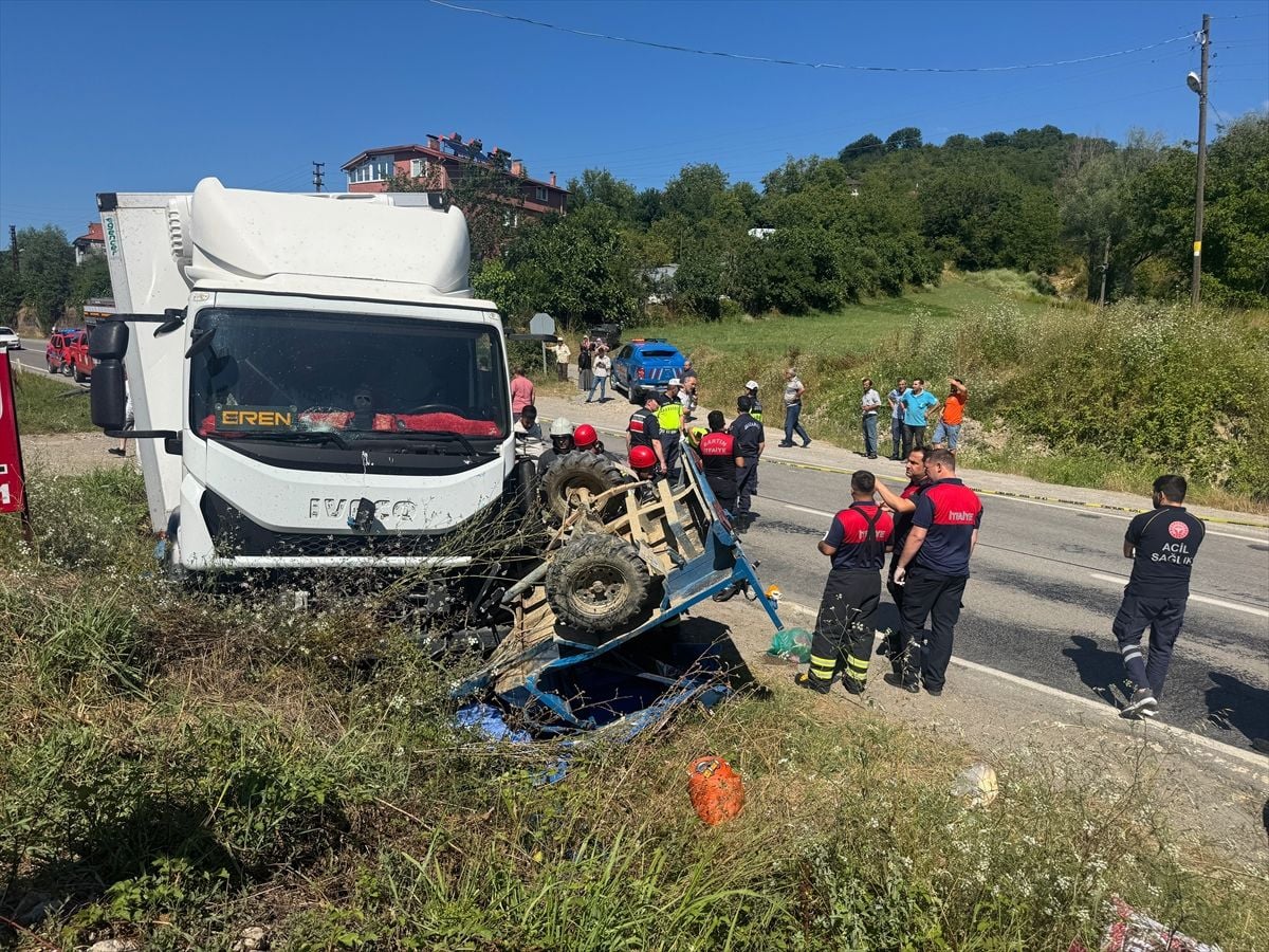 Bartın'da kamyonla çarpışan tarım aracının sürücüsü öldü