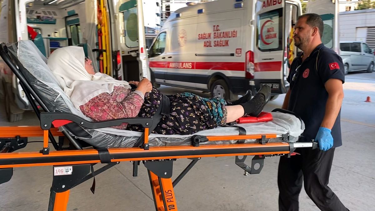 Bursa'da tarım işçilerini taşıyan minibüs devrildi: 7 yaralı