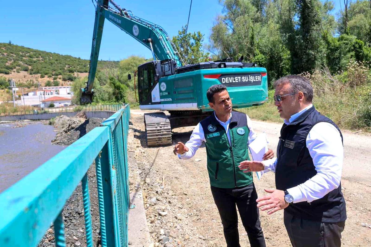 Karasu Çayı'nda taşkın alarmına karşı dev müdahale