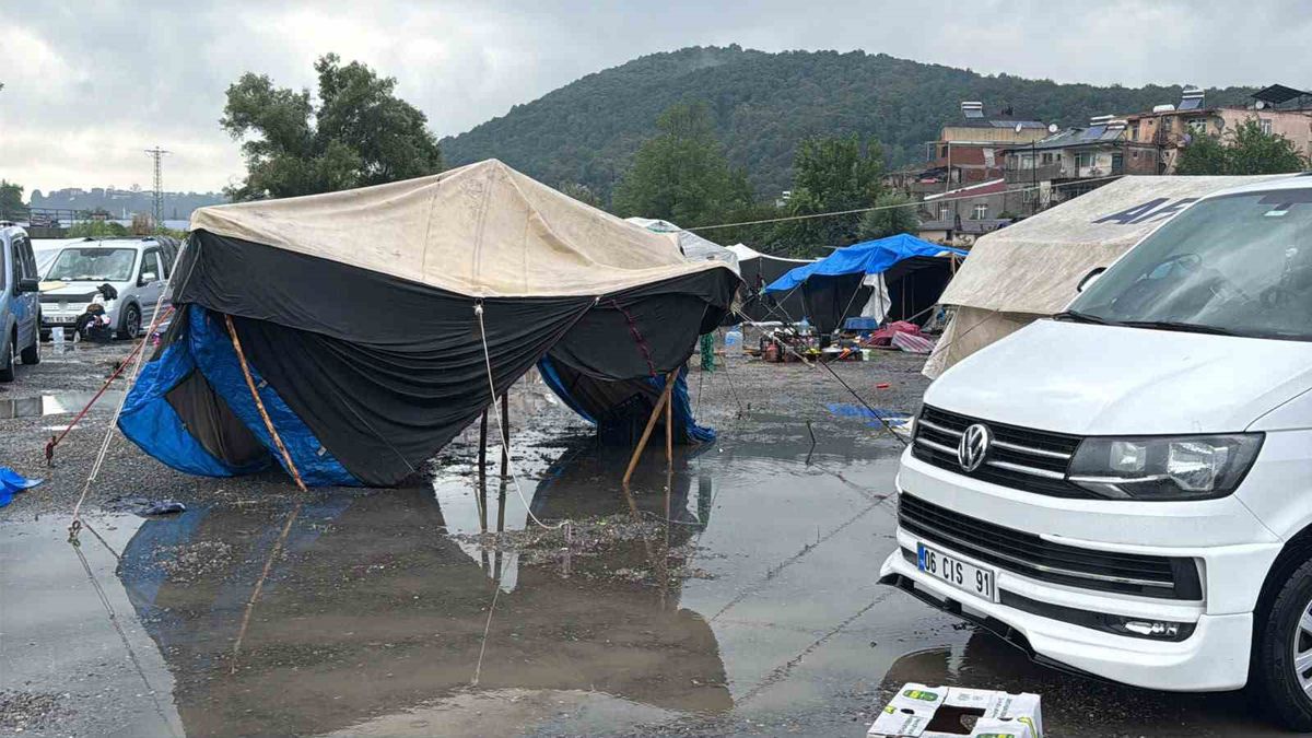 Alaplı'da sağanak fındık işçilerini vurdu: 60 çadır su altında