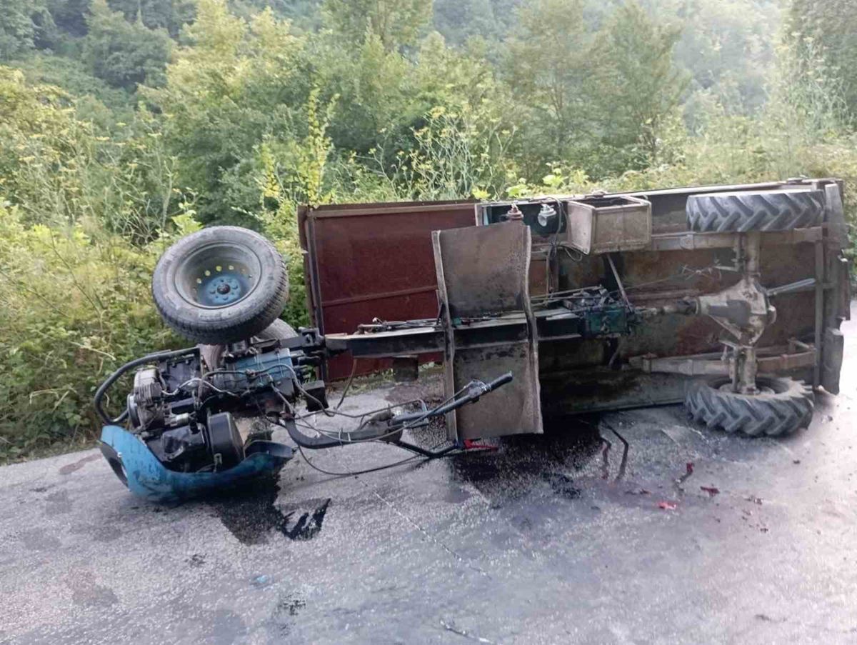 İnebolu'da Tarım Aracı Devrildi: Sürücü Yaralandı