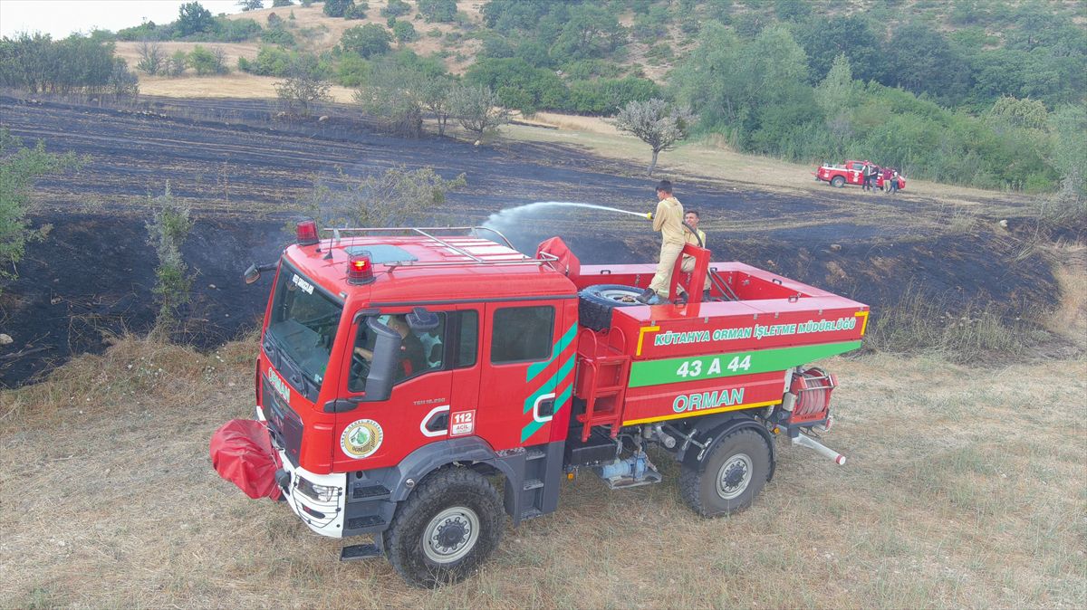 Kütahya'da Traktör Yangını Tarım Arazisini Küle Çevirdi