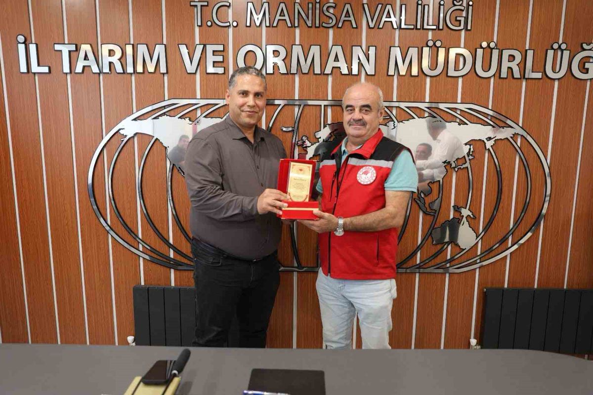 Manisa'da İki Tarım Yöneticisine Yeni Görev ve Plaket