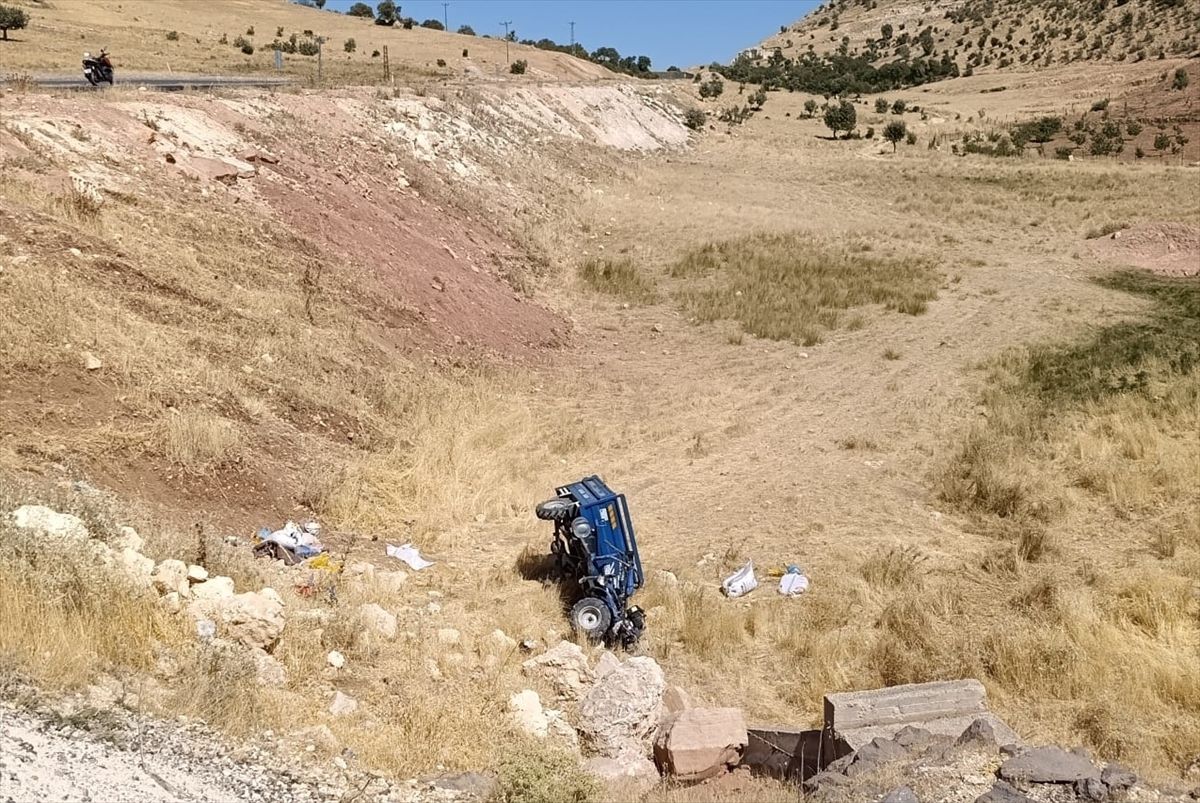 Şırnak'ta tarım aracı şarampole devrildi: 1 ölü, 4 yaralı