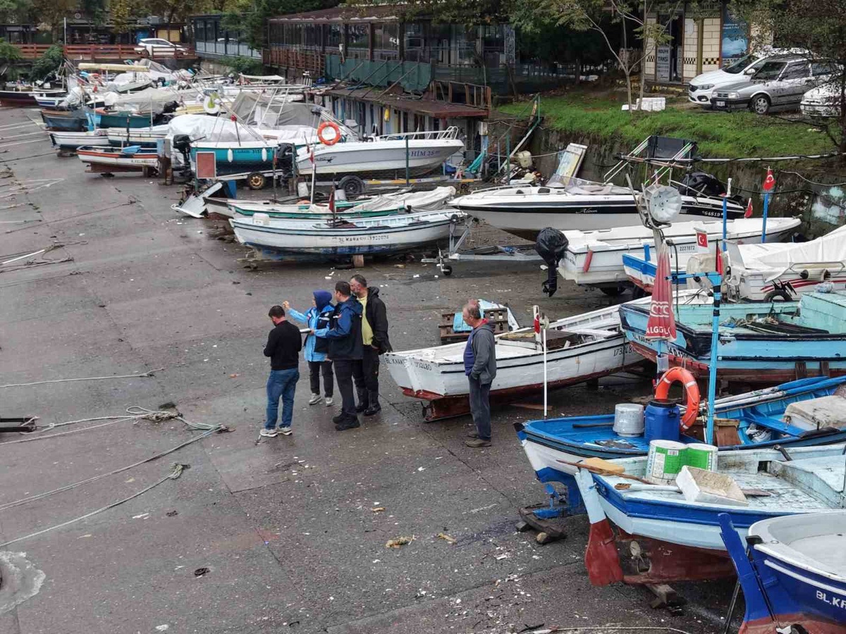 Akçakoca'da fırtınada parçalanan 4 tekne için Tarım ekipleri hasar tespiti yaptı