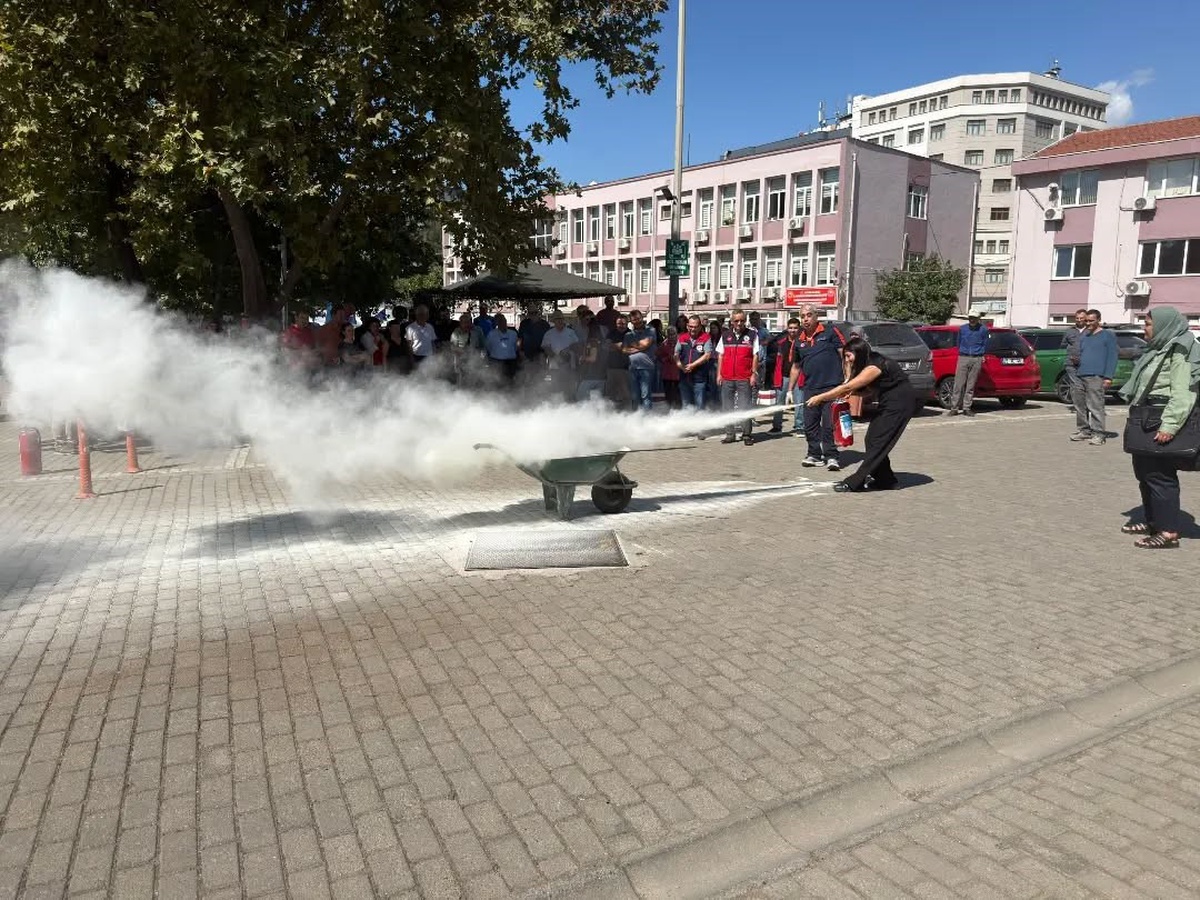 Aydın İl Tarım ve Orman Müdürlüğü personeli deprem ve yangın tatbikatına katıldı