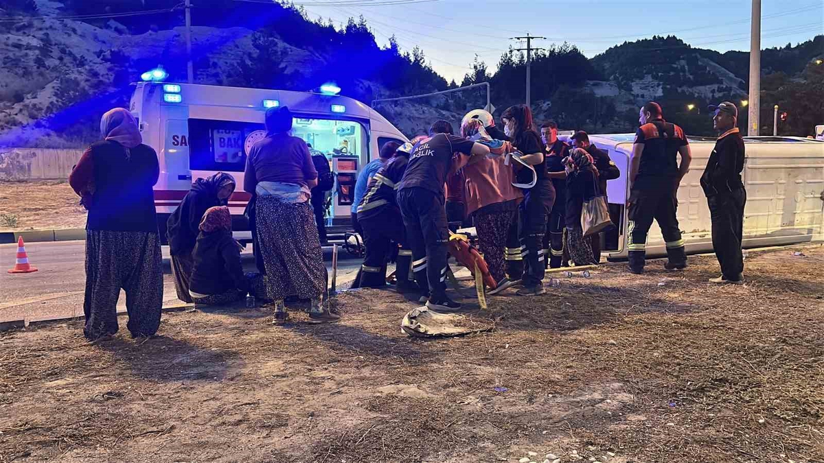 Burdur’da tarım işçilerini taşıyan minibüs devrildi: 9 yaralı