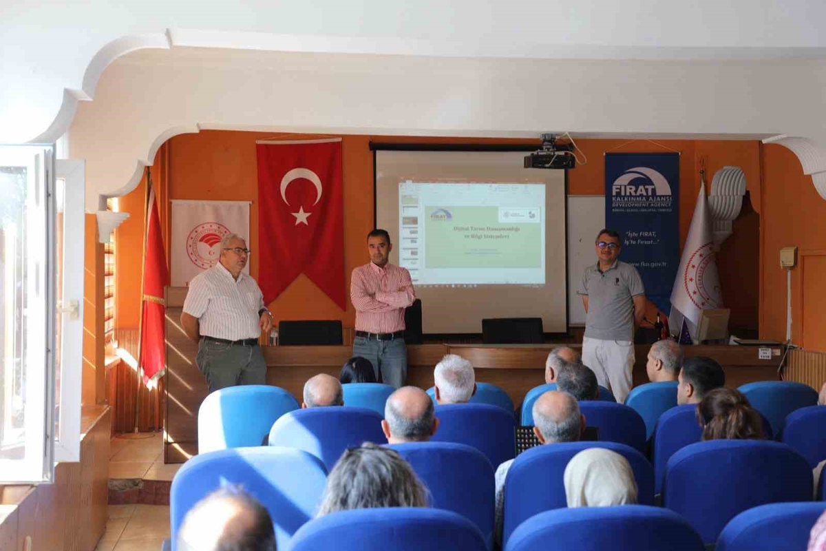Elazığ'da teknik personele akıllı tarım ve dijital danışmanlık eğitimi başladı