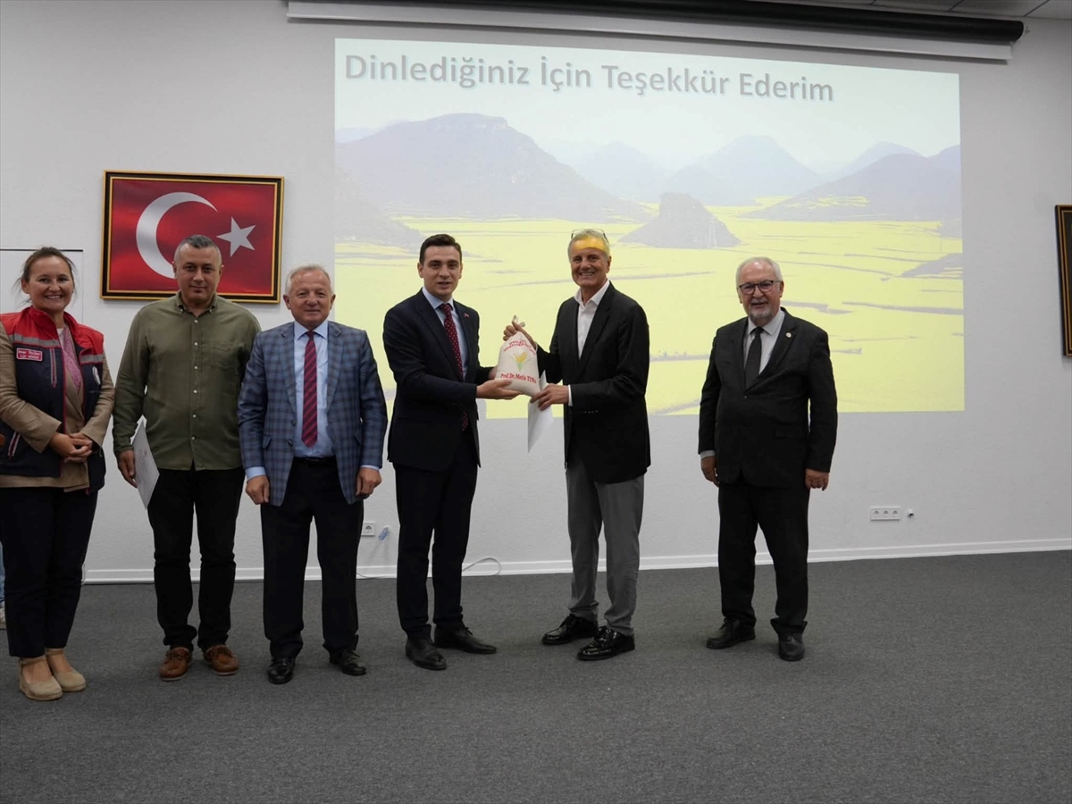 İpsala'da toprak işlemesiz tarım konferansı düzenlendi