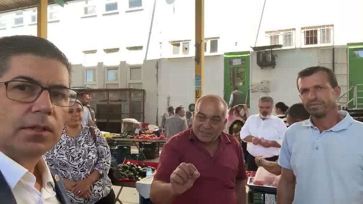 Ispartalı pazarcı YENİ Partili Halıcı’ya dert yandı: “Domates 20 lira ama satamıyoruz"