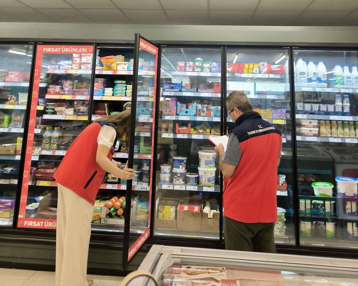Afyonkarahisar'da marketlerde tarım ürünleri fiyat takibi yapıldı