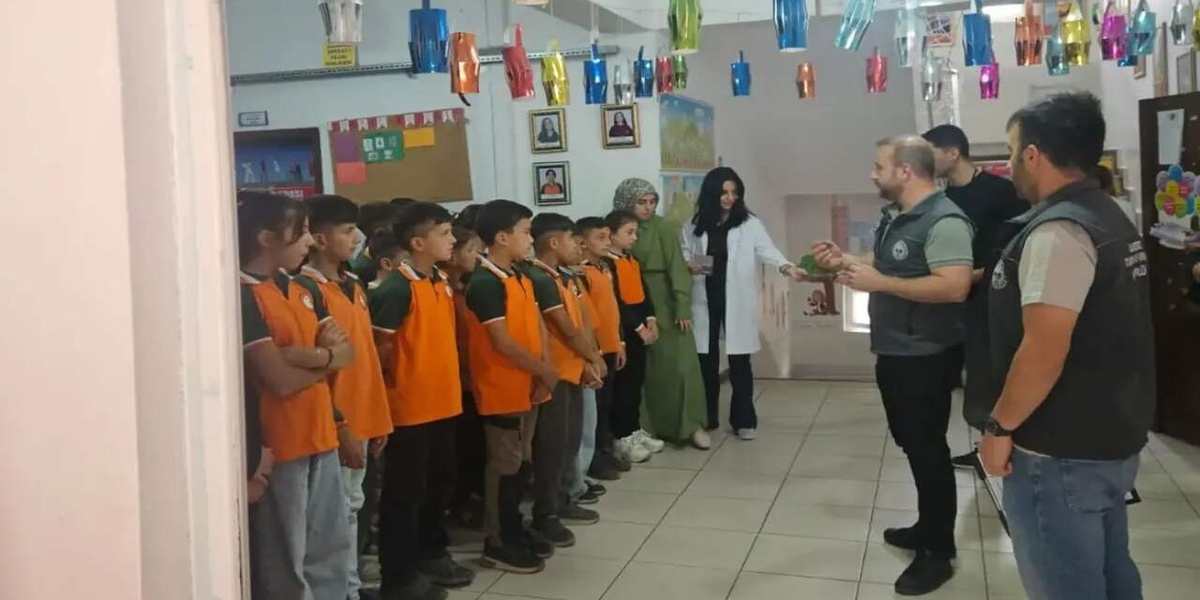 Şırnak Uludere'de öğrencilere kuduz hastalığı ve korunma yöntemleri anlatıldı
