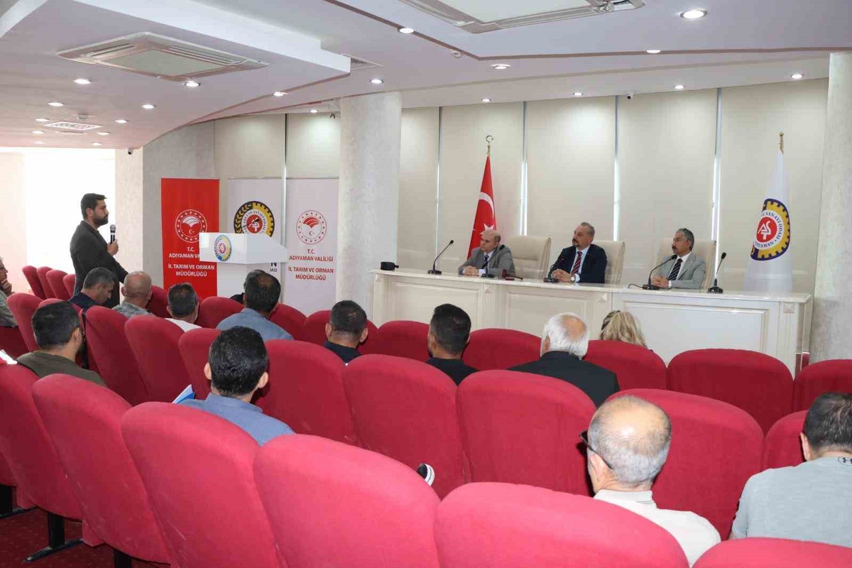 Adıyaman'da nar üreticileri için pazar ve sorunlar çalıştayda ele alındı