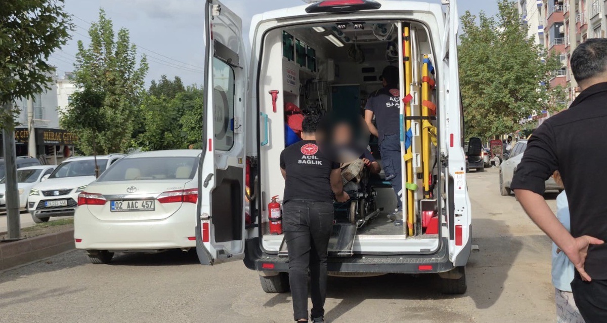 Adıyaman'da tarım aletleriyle saldırıya uğrayan şahıs hastaneye kaldırıldı