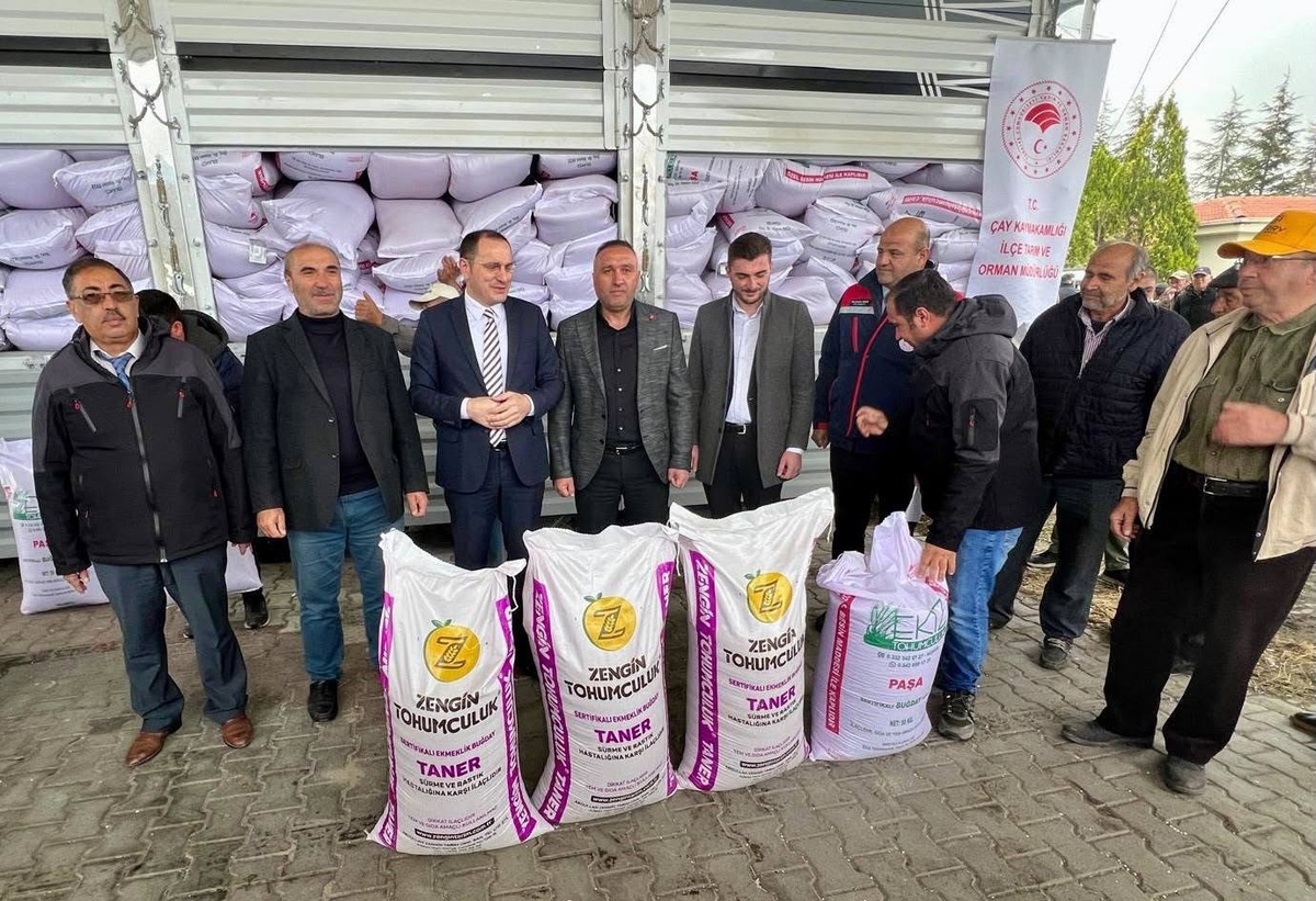 Afyonkarahisar Çay'da 200 üreticiye yüzde 50 hibeli 56 ton buğday tohumu dağıtıldı
