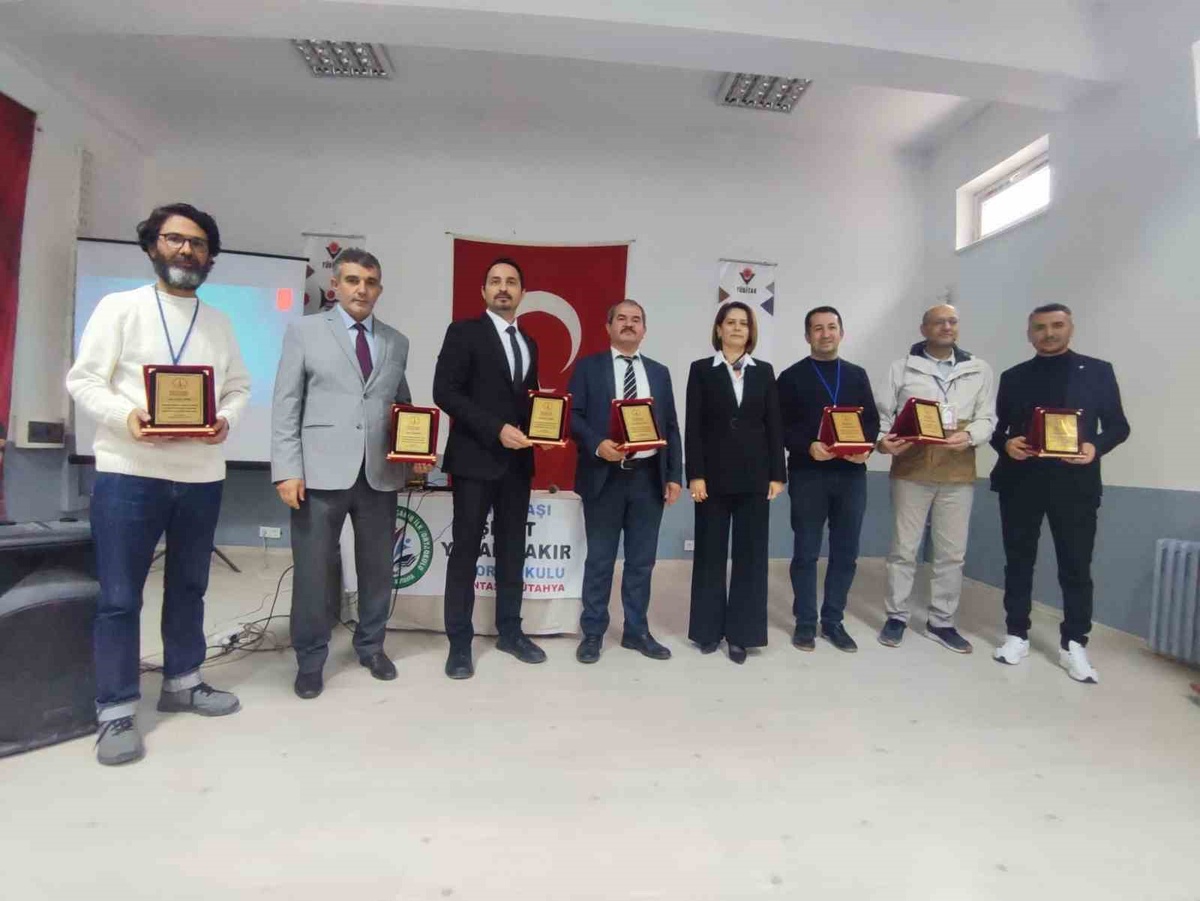 Altıntaş'ta TÜBİTAK 4009 projesinde öğrencilere sürdürülebilir tarım anlatıldı