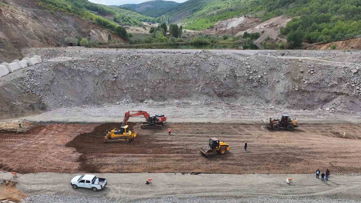 Bayburt'ta inşaatı süren Petekli Göleti 6 bin 340 dekar araziyi sulayacak