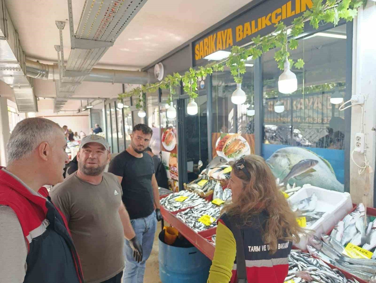 Buharkent'te pazar yerlerinde gıda denetimi yapıldı, Tarım Müdürü Soner Altun katıldı