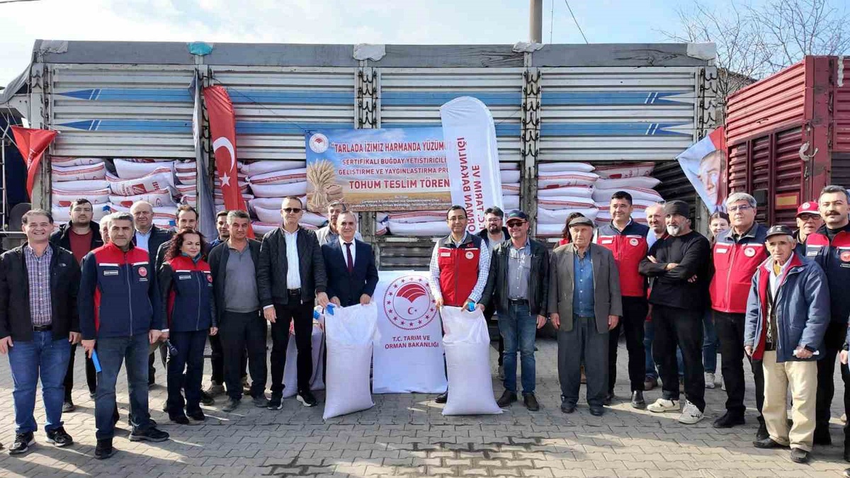 Çanakkale'de 55 üreticiye 62 bin 500 kilogram sertifikalı buğday tohumu dağıtıldı