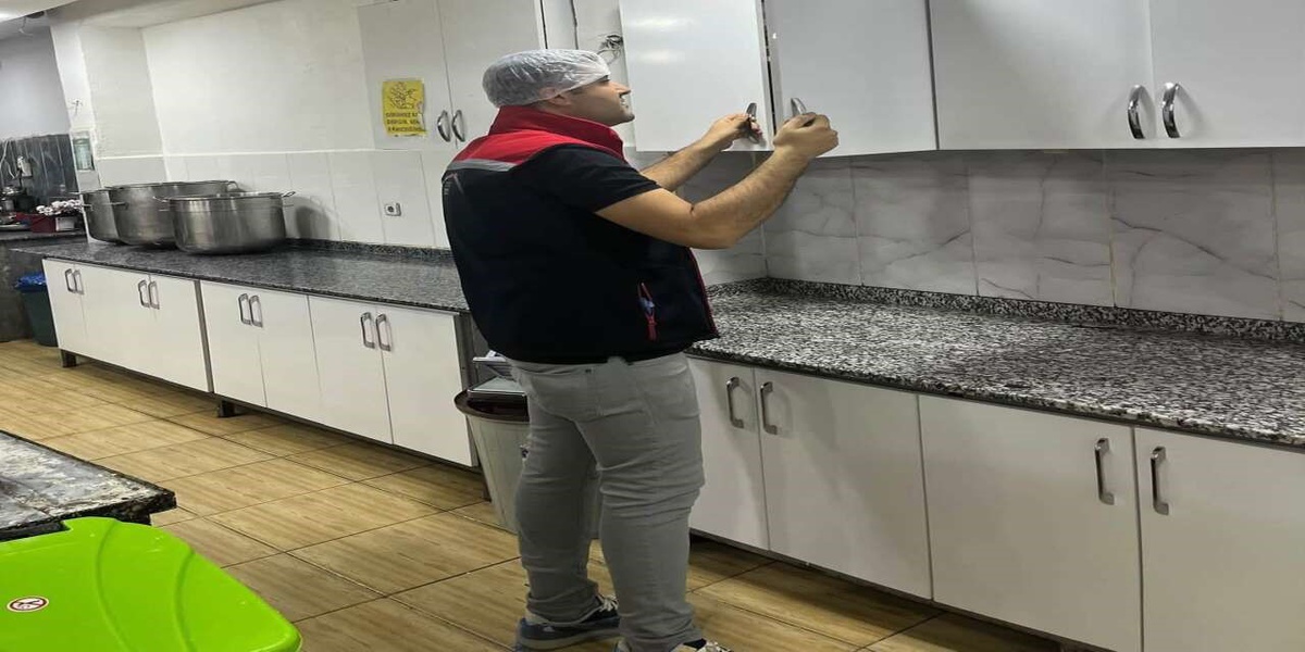 Cizre'de gıda işletmelerine hijyen ve son tüketim tarihi denetimi yapıldı