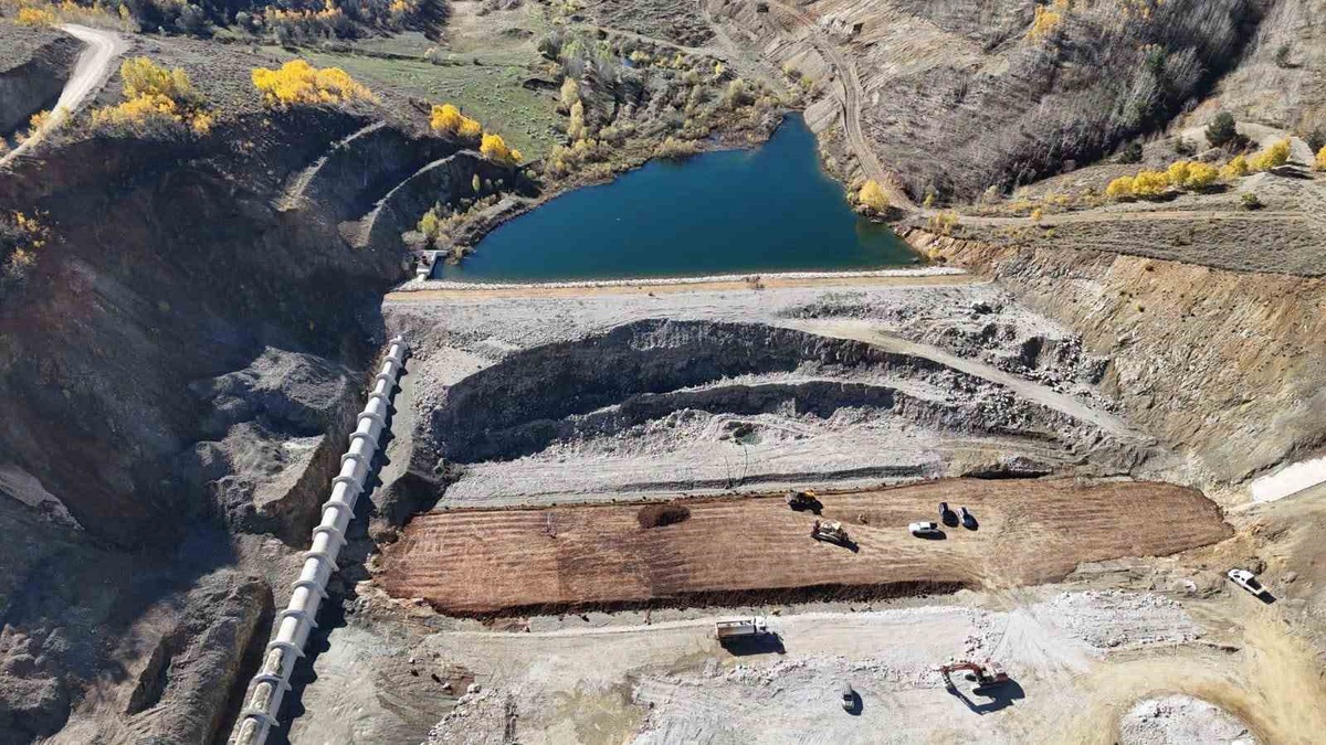 DSİ 22. Bölge Müdürü Fatih Kişi, Bayburt Demirözü'nde Petekli Göleti'ni inceledi