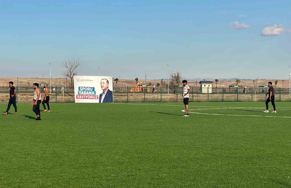 Eskişehir Mahmudiye'de tarım işçileri boş zamanlarını sporla değerlendiriyor
