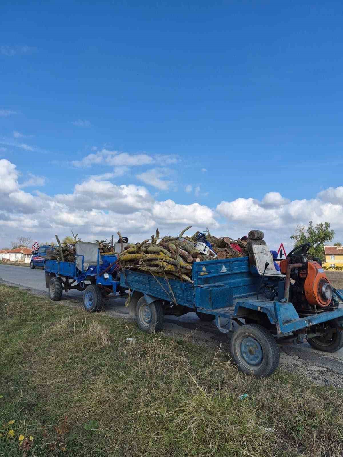 Uzunköprü'de Hazine arazisinden odun taşıyan 2 kişiye 2 bin TL idari ceza kesildi